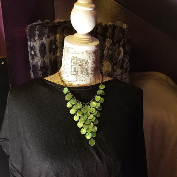 Elegant VTG Shell Necklace - Picture 4 of 4